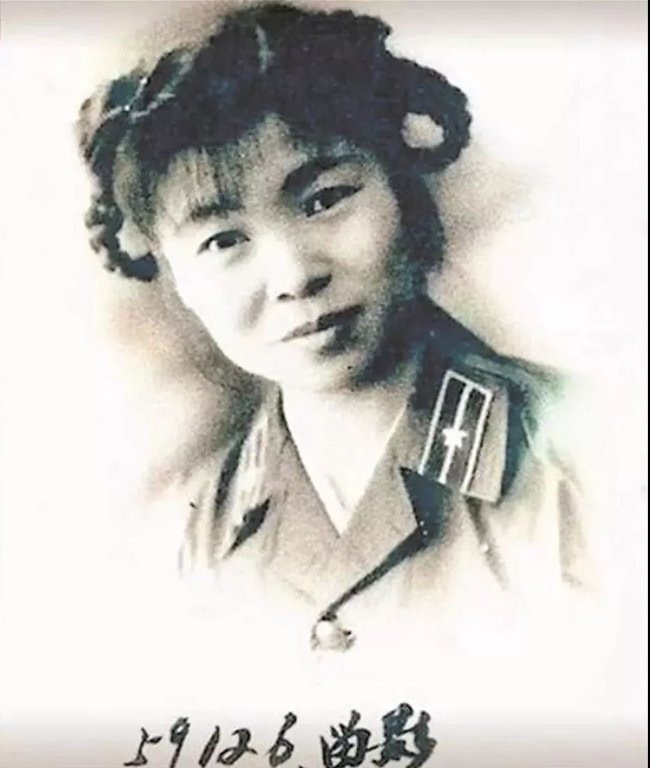 DƬ